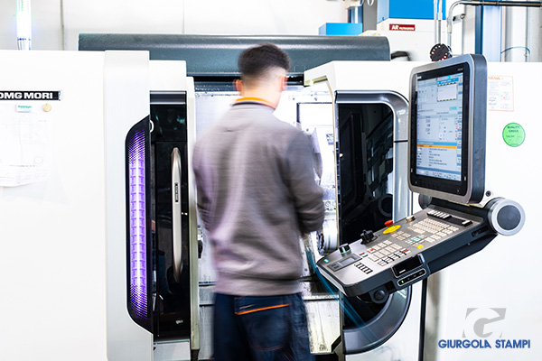 Giurgola-Stampi-Injection-Mould-Turning-Machine